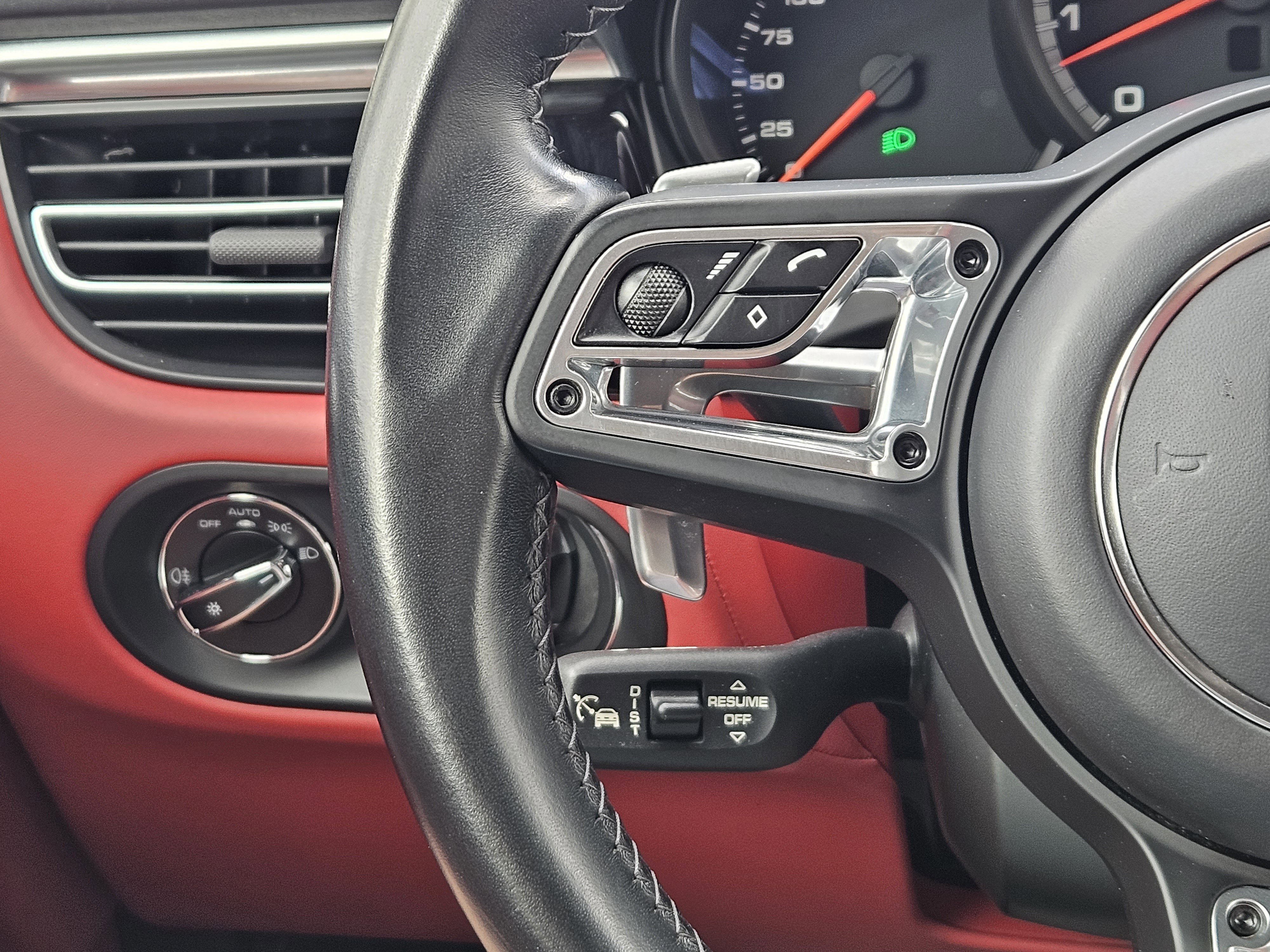 Used 2021 Porsche Macan Turbo image 26