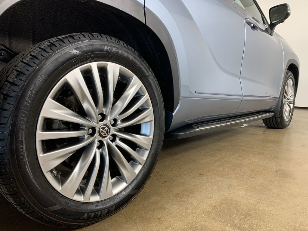 Used 2023 Toyota Highlander Platinum image 9