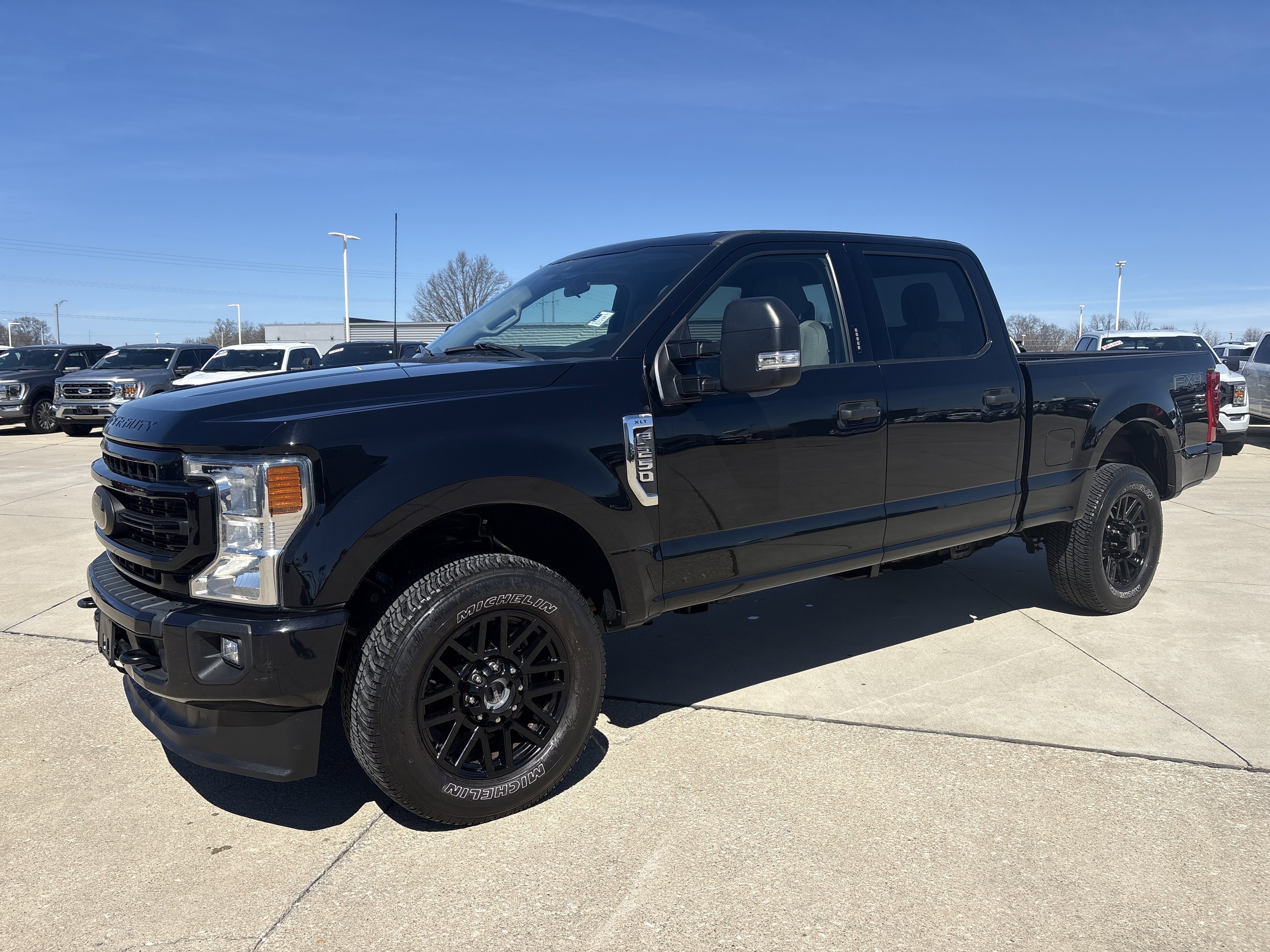 Used 2022 Ford F250 XLT w/ Black Appearance Package image 3
