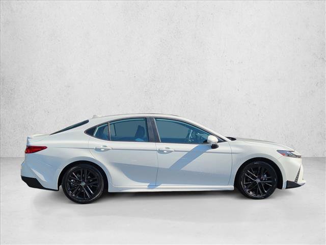 Used 2025 Toyota Camry SE FWD image 4