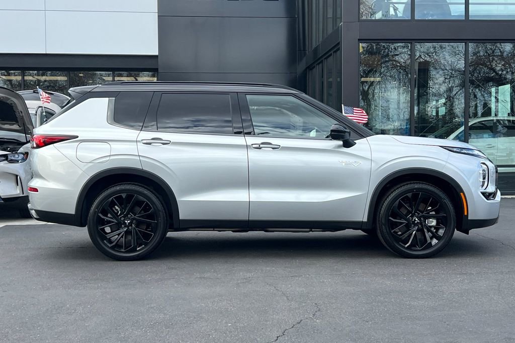 New 2025 Mitsubishi Outlander SEL Black Edition image 4