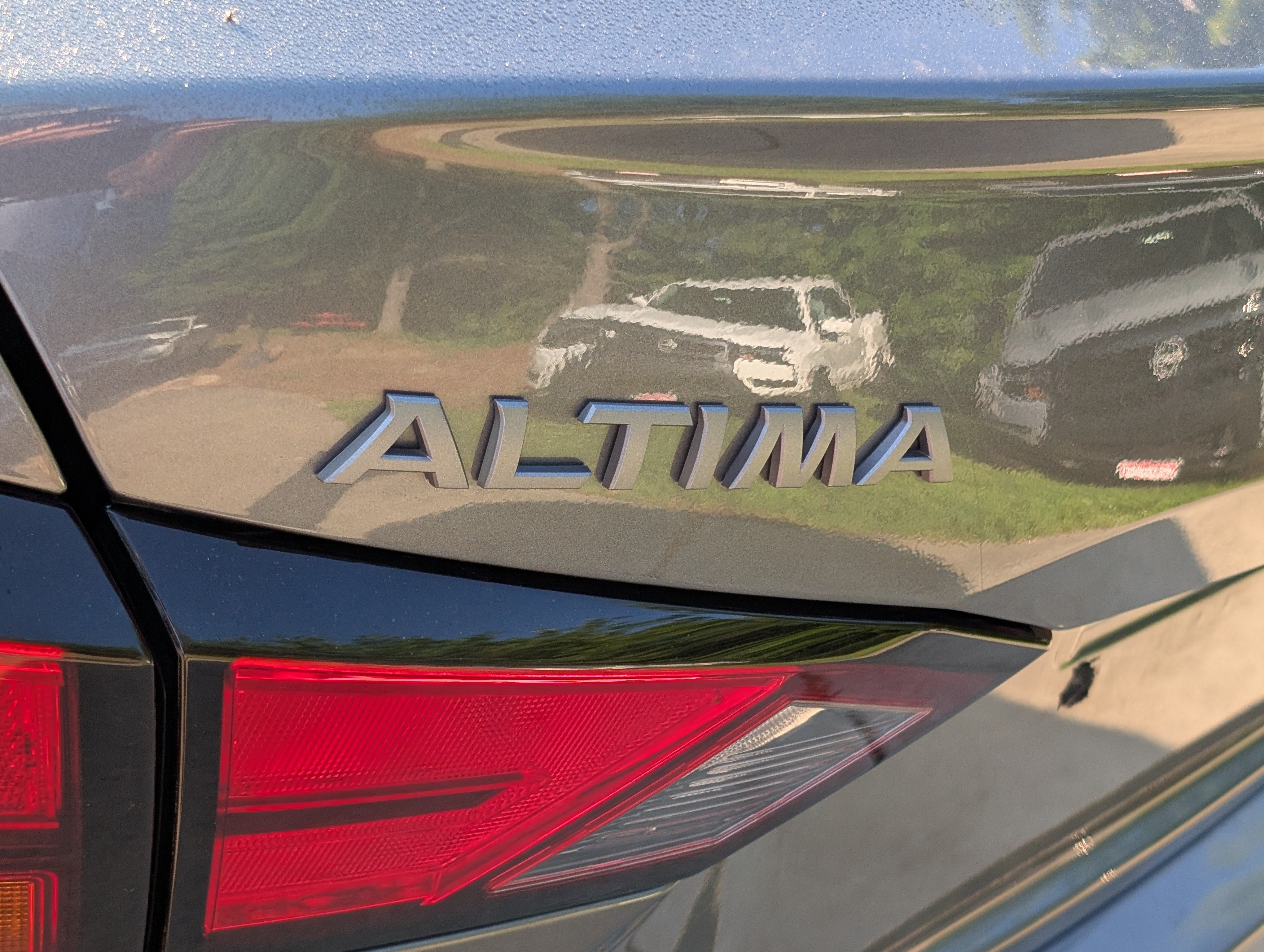 Used 2024 Nissan Altima 2.5 SR FWD image 9