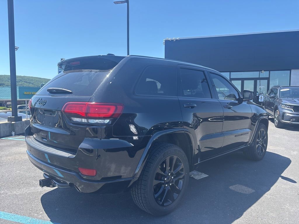 Used 2021 Jeep Grand Cherokee Laredo X AWD/4WD image 2