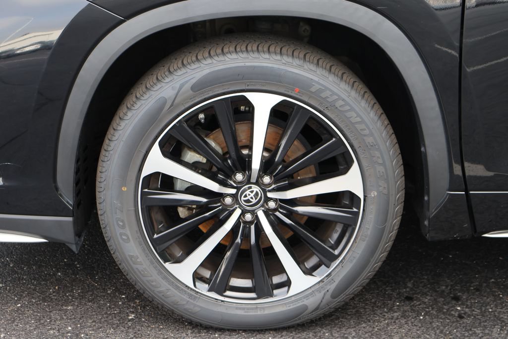 Used 2022 Toyota Highlander XSE FWD image 11
