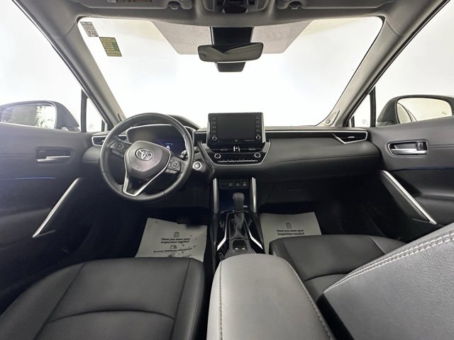 Used 2022 Toyota Corolla Cross XLE w/ Convenience Package image 17
