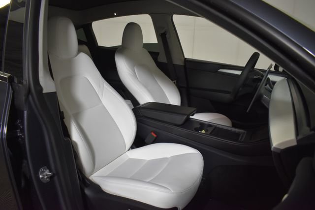 Used 2023 Tesla Model Y Long Range image 33