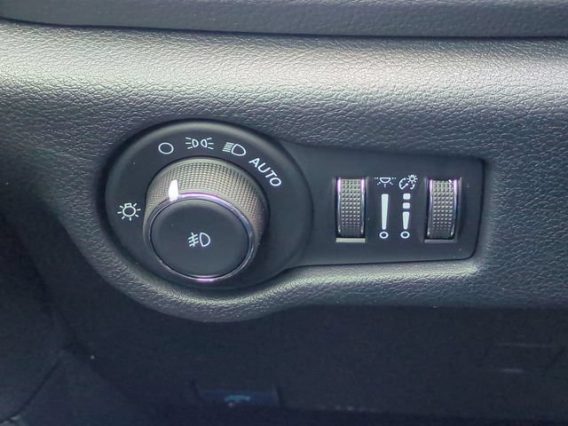 New 2026 Chrysler Pacifica Select FWD image 21