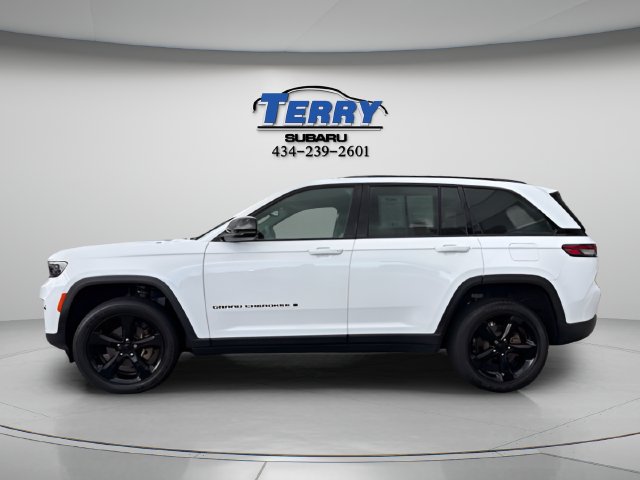 Used 2023 Jeep Grand Cherokee Altitude AWD/4WD image 3