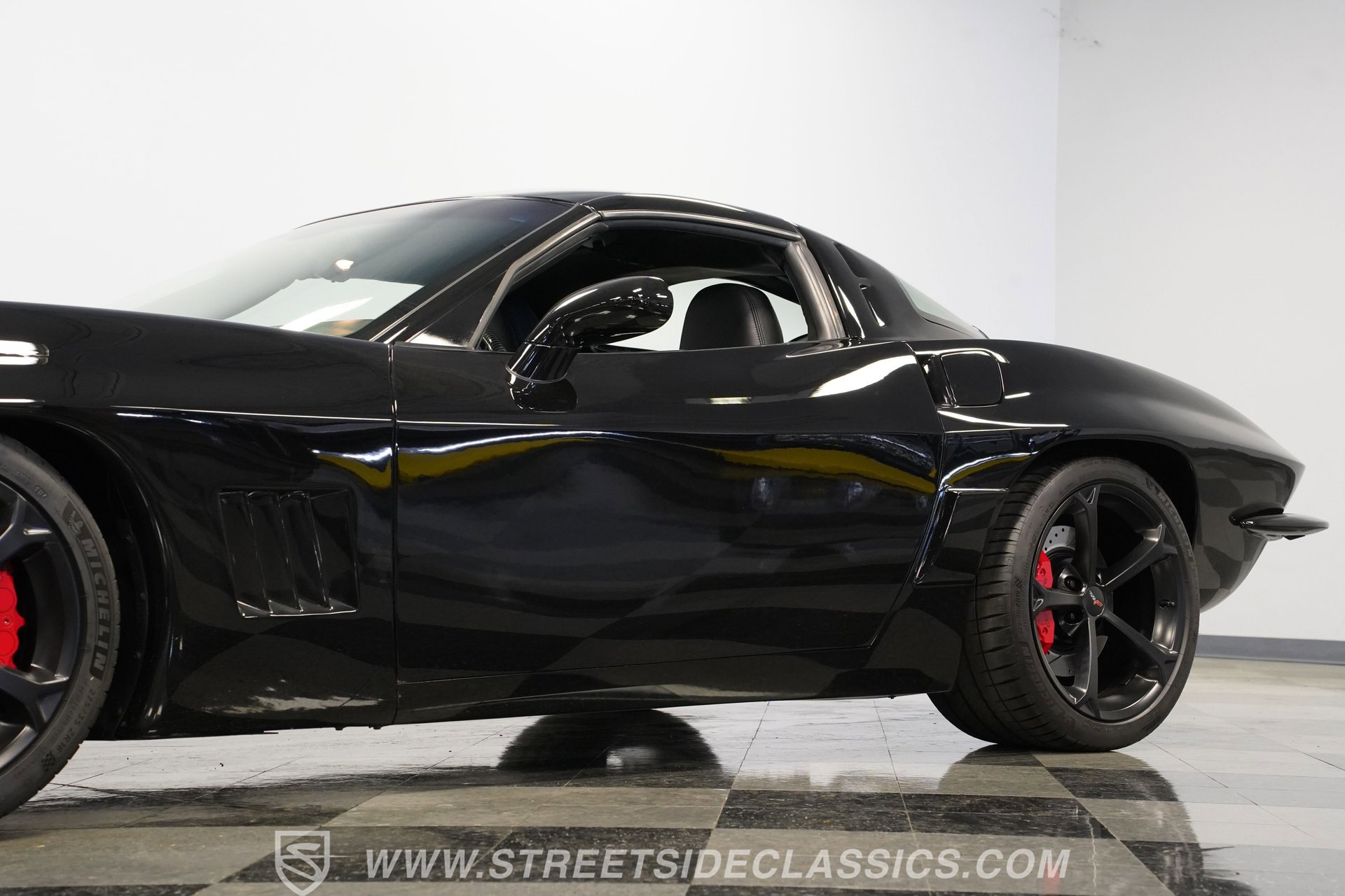 Used 2010 Chevrolet Corvette Grand Sport w/ Preferred Equipment Group image 23