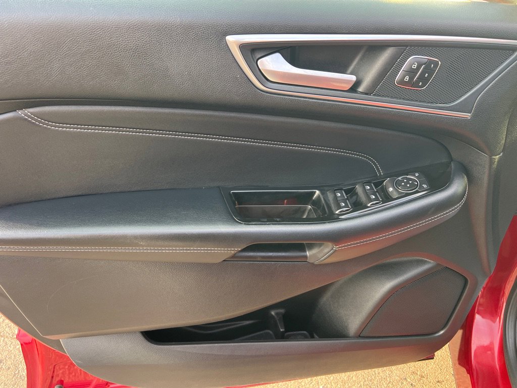 Used 2018 Ford Edge Titanium w/ Technology Package image 19