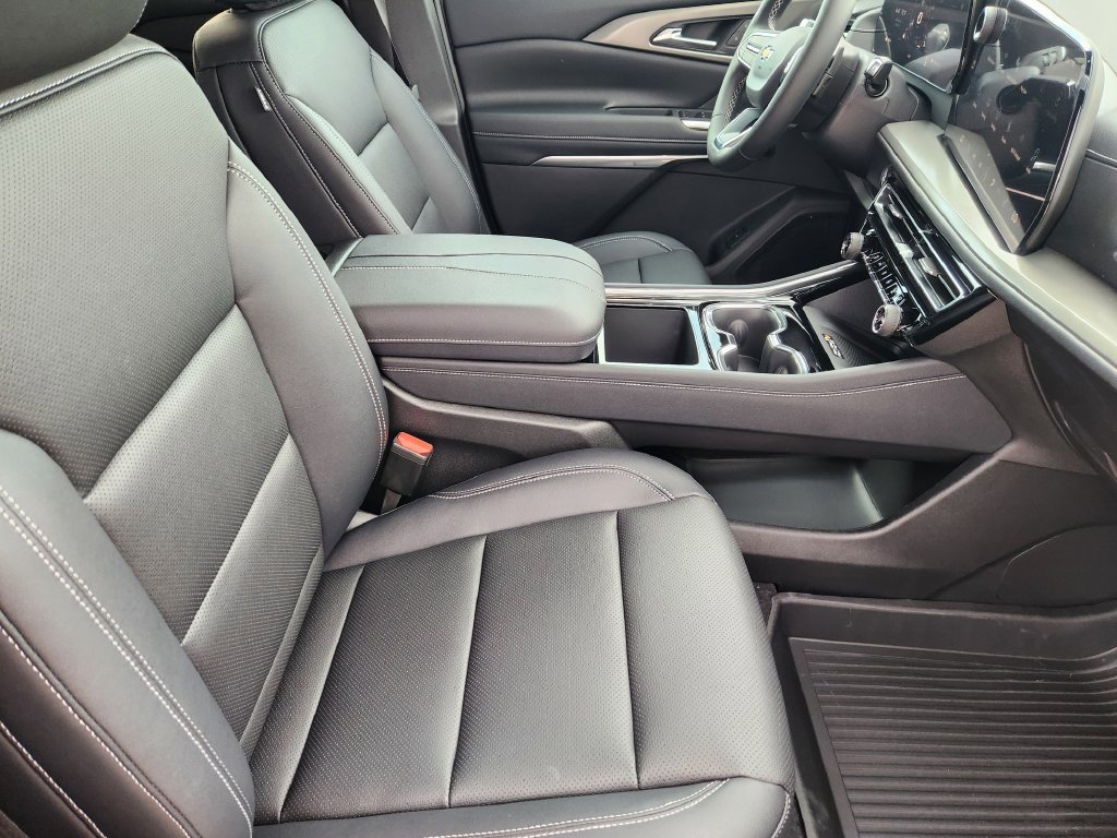 New 2026 Chevrolet Traverse LT w/ LPO, Floor Liner Package FWD image 10