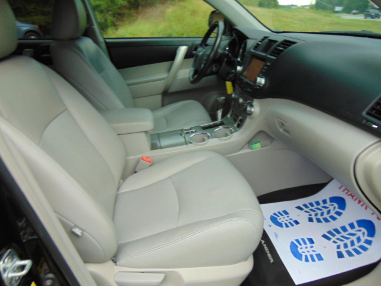 Used 2012 Toyota Highlander SE w/ Tow Pkg AWD/4WD image 7
