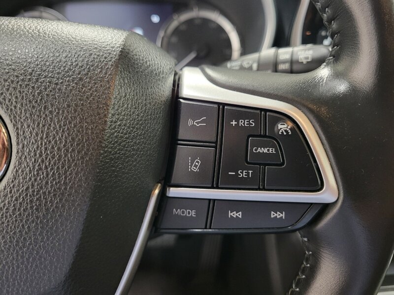 Used 2024 Toyota Highlander XLE AWD/4WD image 31