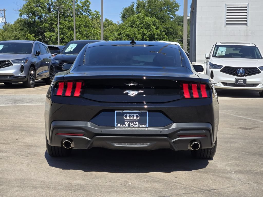 Used 2025 Ford Mustang Coupe RWD image 9