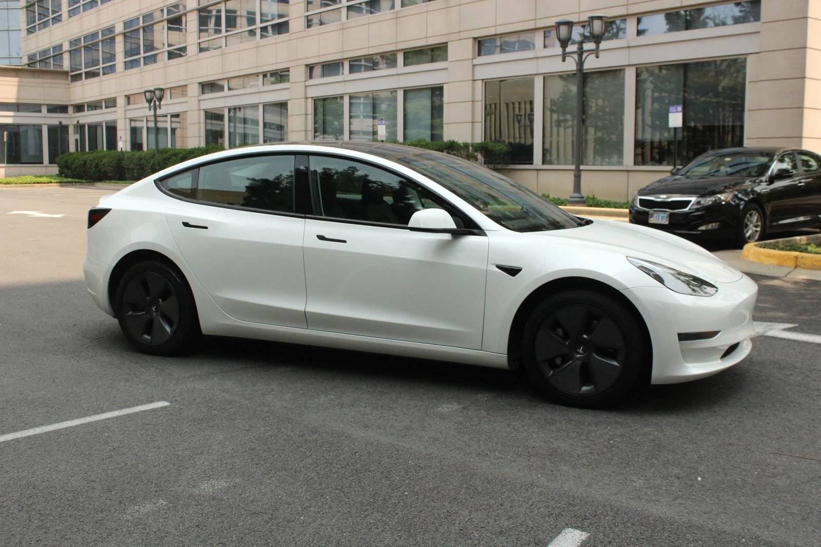 Used 2023 Tesla Model 3 Standard Range RWD image 2