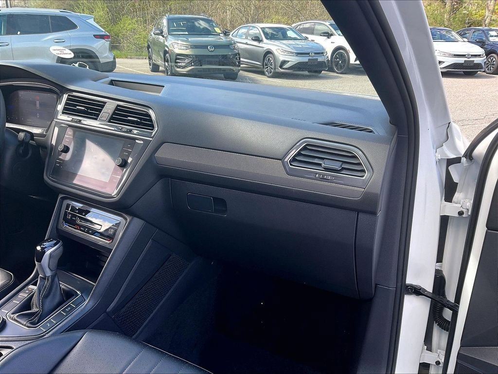 Used 2023 Volkswagen Tiguan SE R-Line AWD/4WD image 13
