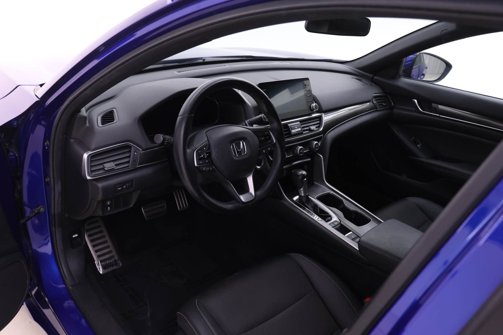 Used 2019 Honda Accord Sport image 3