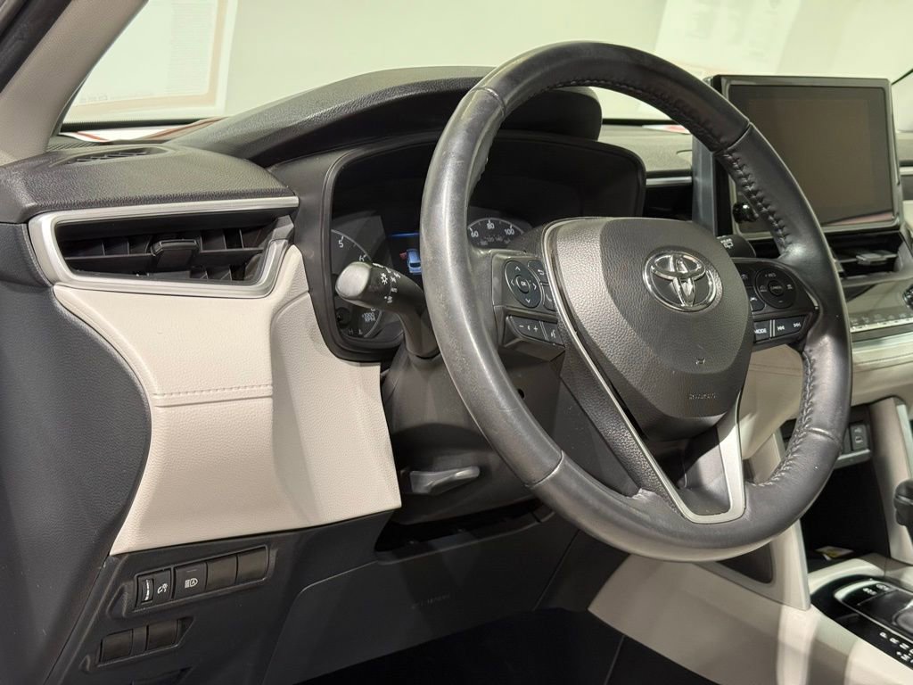 Certified 2023 Toyota Corolla Cross LE image 17