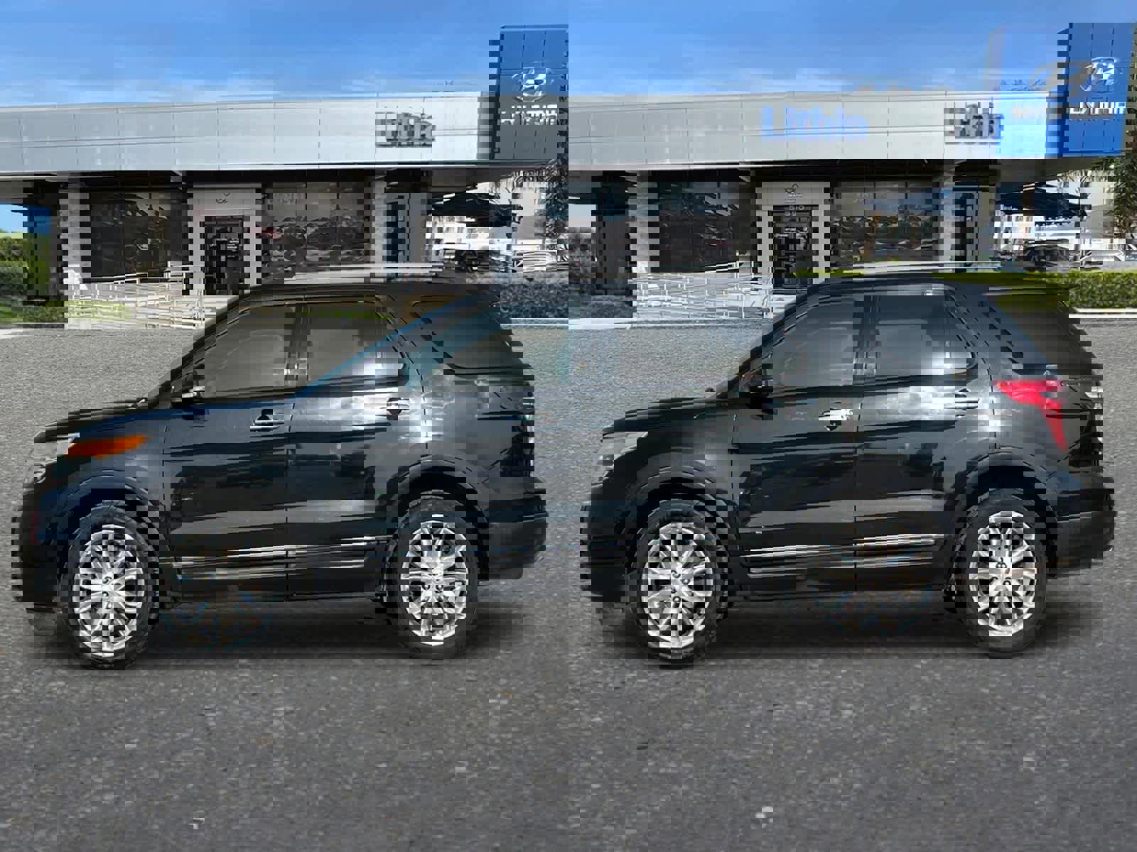 Used 2014 Ford Explorer XLT w/ Equipment Group 202A image 6