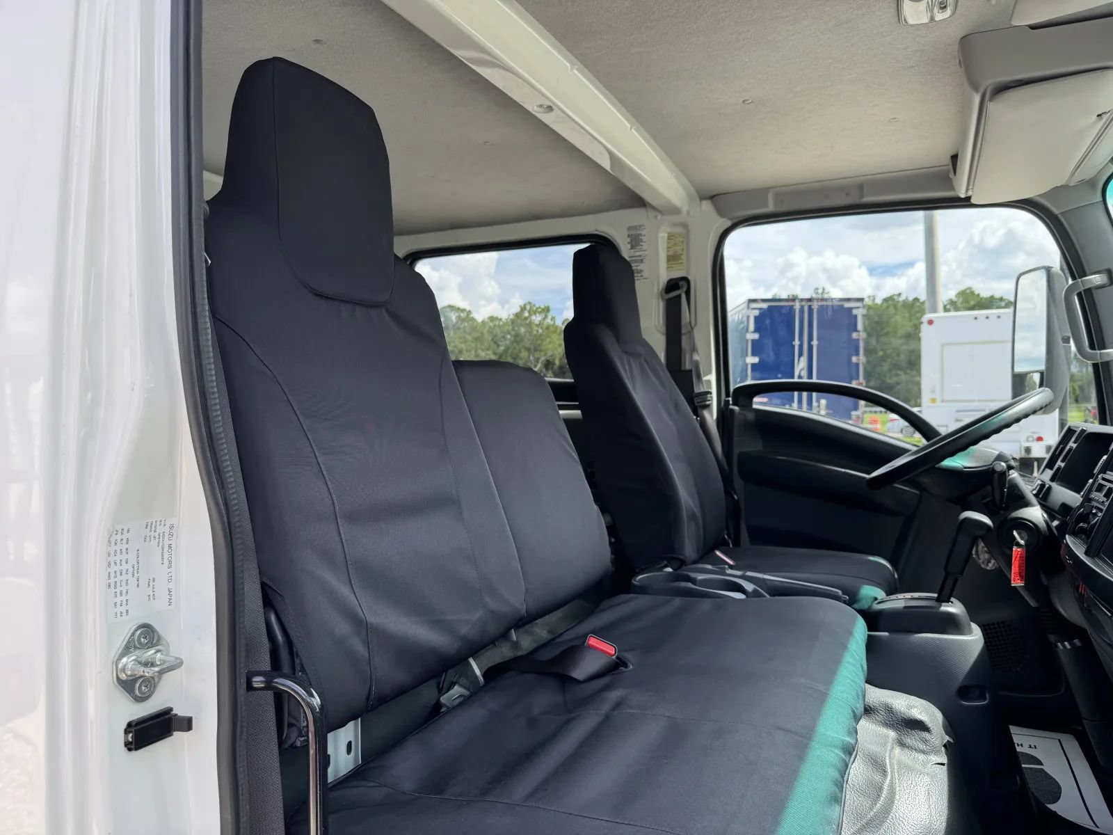 Used 2024 Isuzu NPR RWD image 22