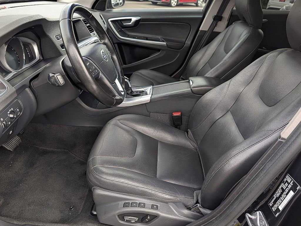 Used 2017 Volvo V60 T5 Premier w/ Convenience Package image 26