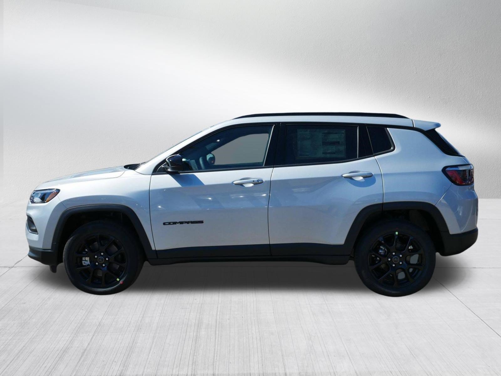 New 2026 Jeep Compass Latitude w/ Sun and Sound Group AWD/4WD image 4