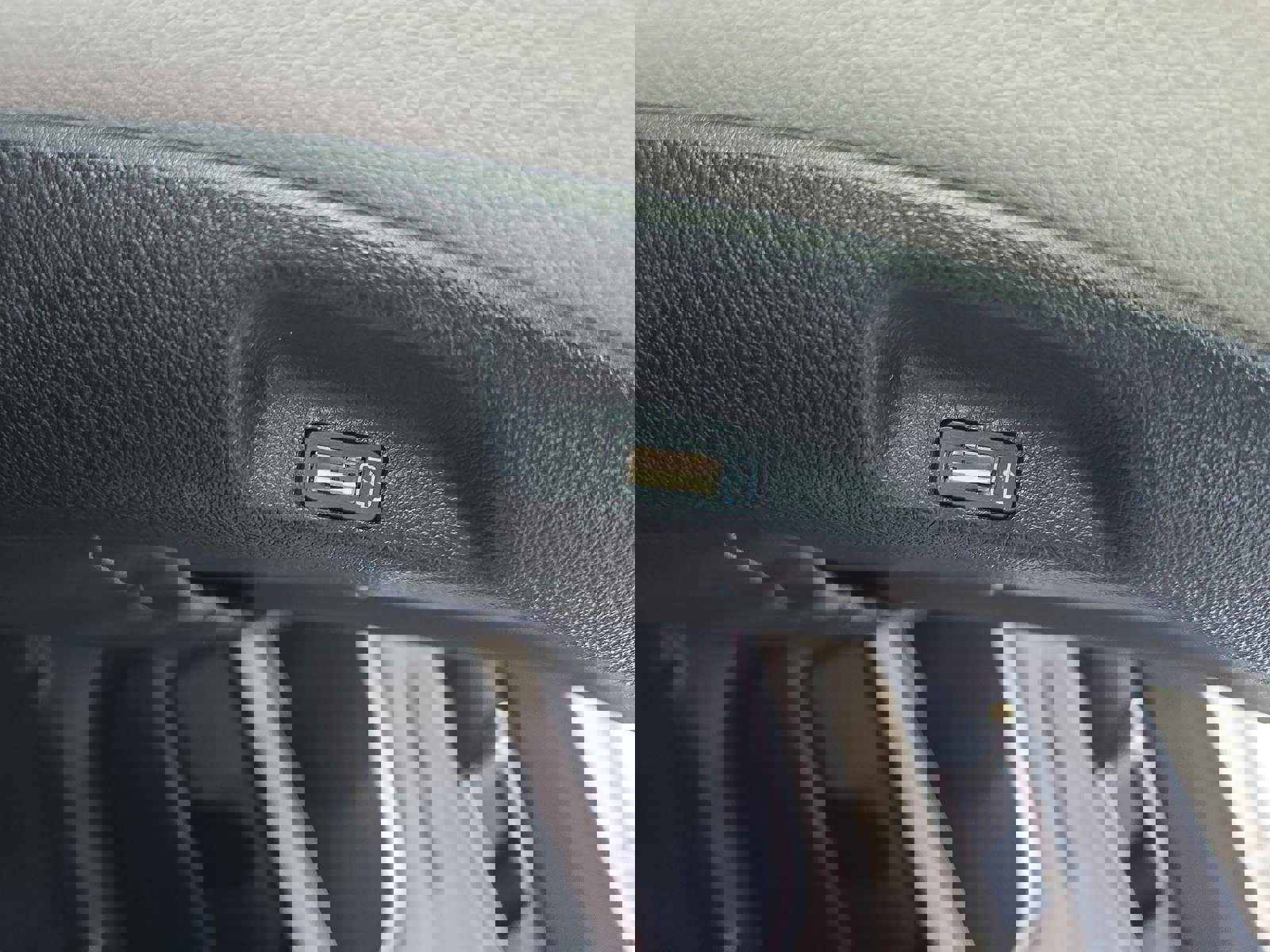 Used 2022 Kia Telluride EX w/ EX Premium Package image 16