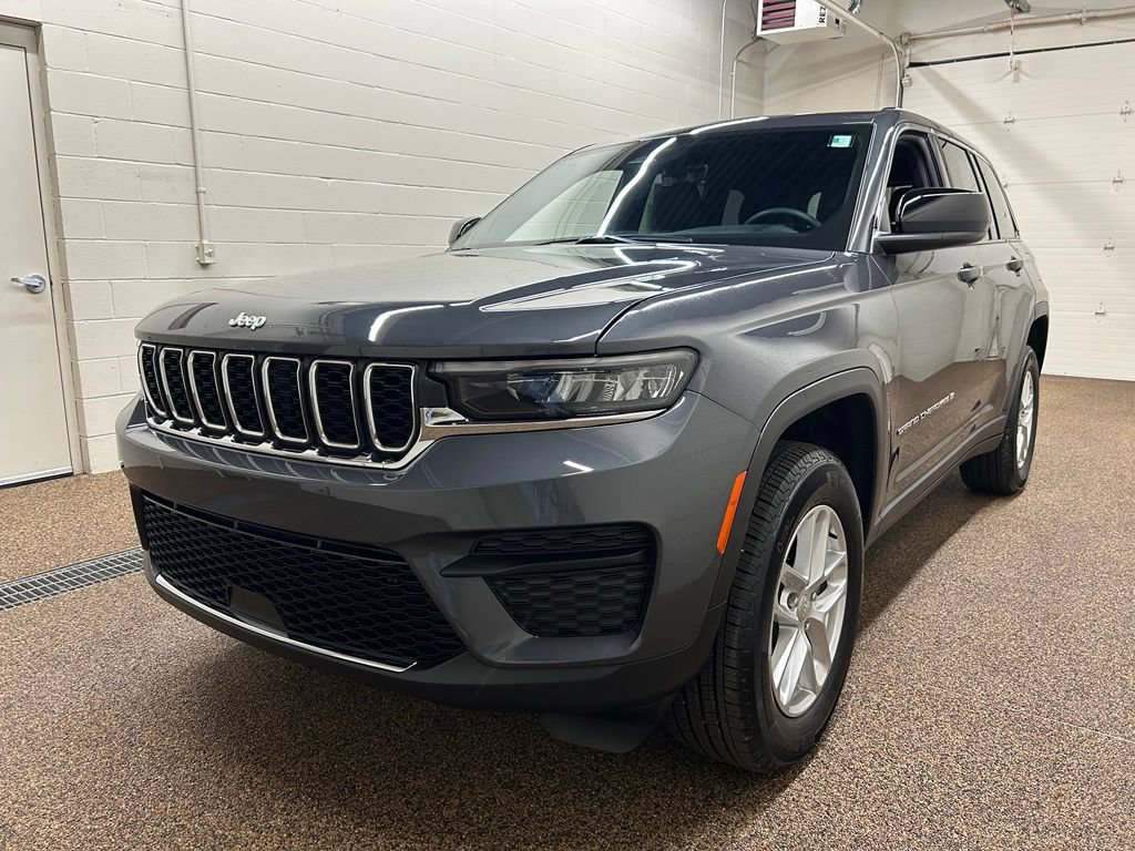 Used 2025 Jeep Grand Cherokee Laredo X w/ Luxury Tech Group I AWD/4WD image 5