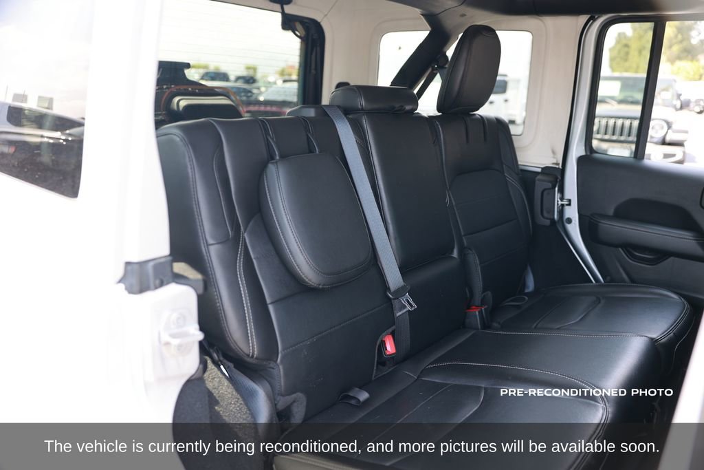 Used 2022 Jeep Wrangler Unlimited Sahara w/ Cold Weather Group image 13