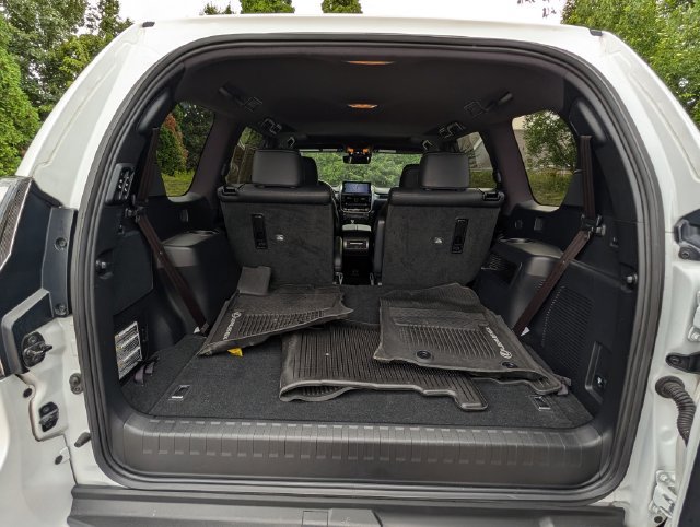 Used 2023 Lexus GX 460 Luxury w/ Sport Design Package AWD/4WD image 33
