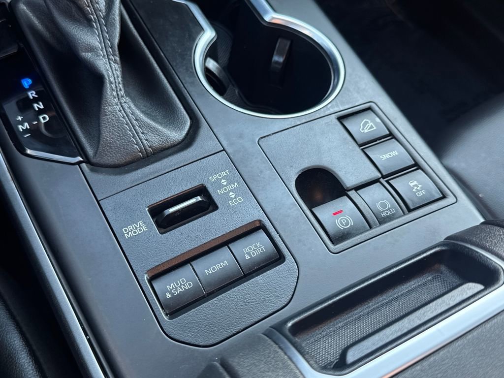 Used 2024 Toyota Highlander XLE image 29