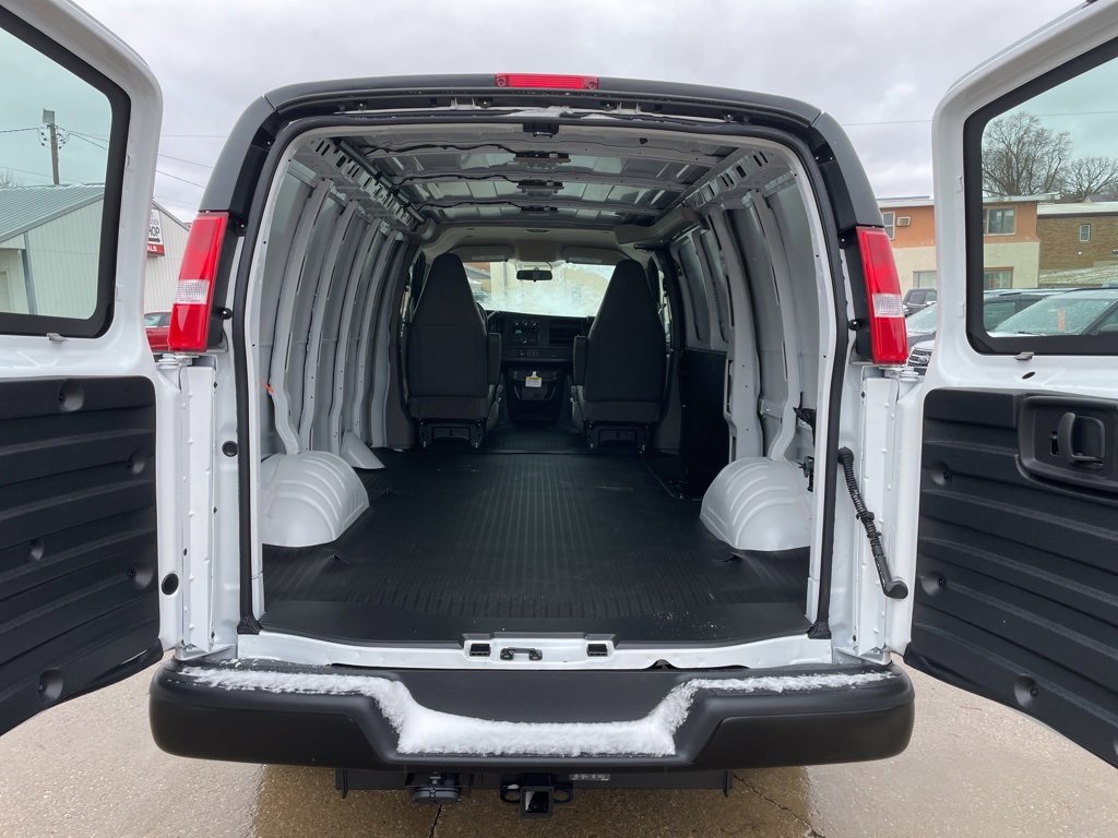 New 2025 Chevrolet Express 3500 w/ Driver Convenience Package image 8
