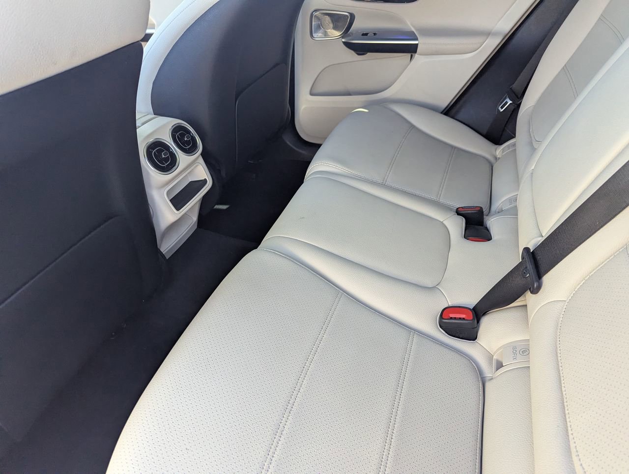 Used 2024 Mercedes-Benz GLC 300 4MATIC image 14