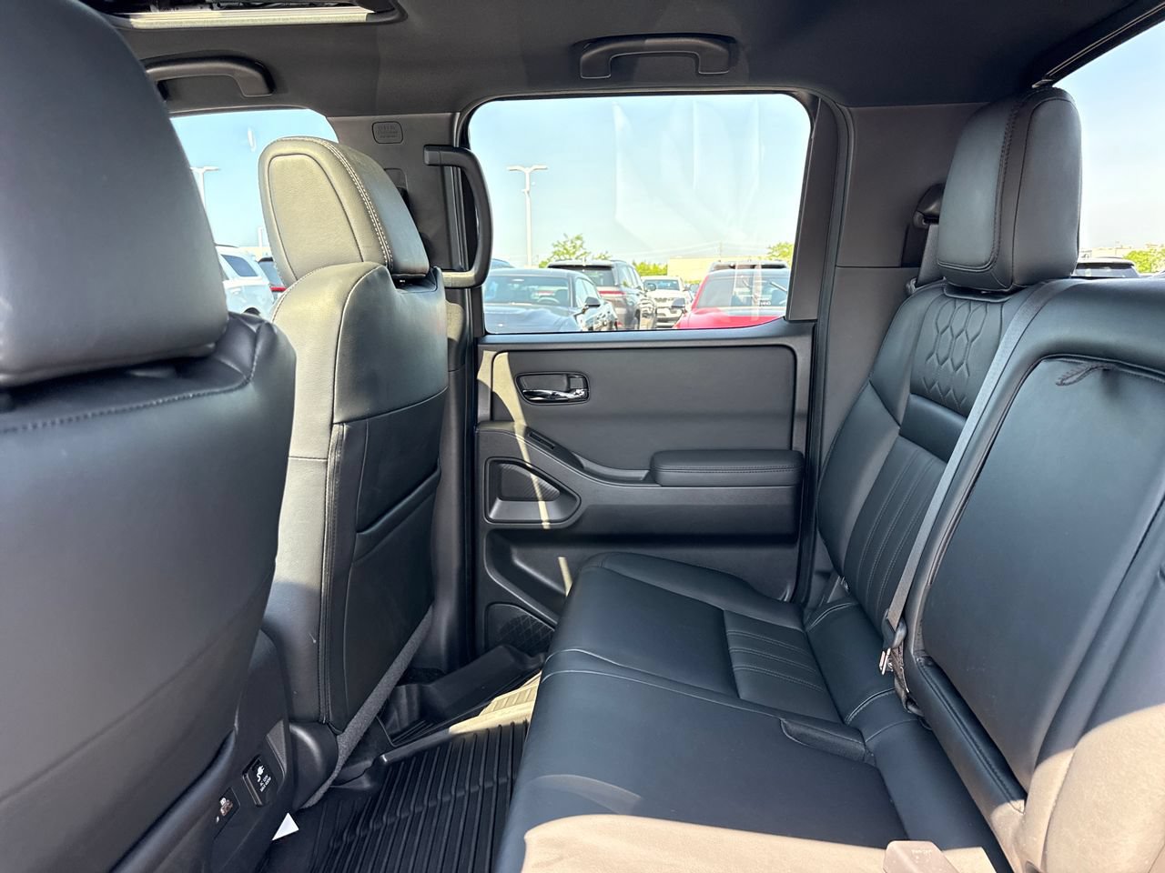 Used 2022 Nissan Frontier PRO-4X w/ Pro-4X Premium Package AWD/4WD image 14