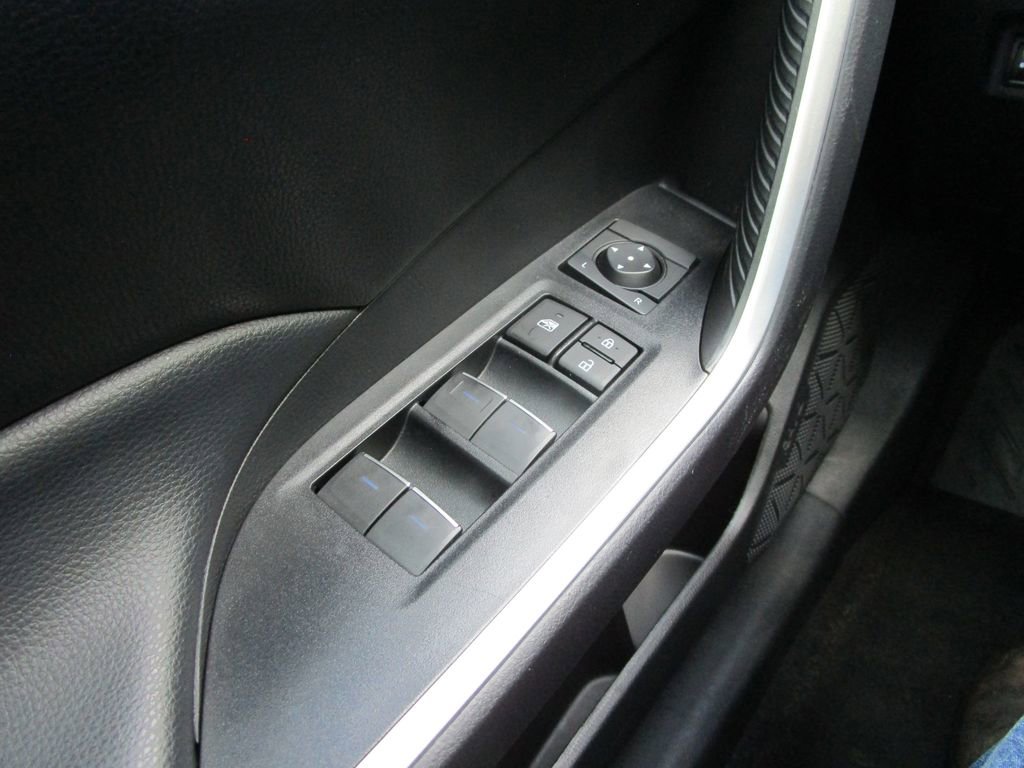 Used 2022 Toyota RAV4 XLE image 30