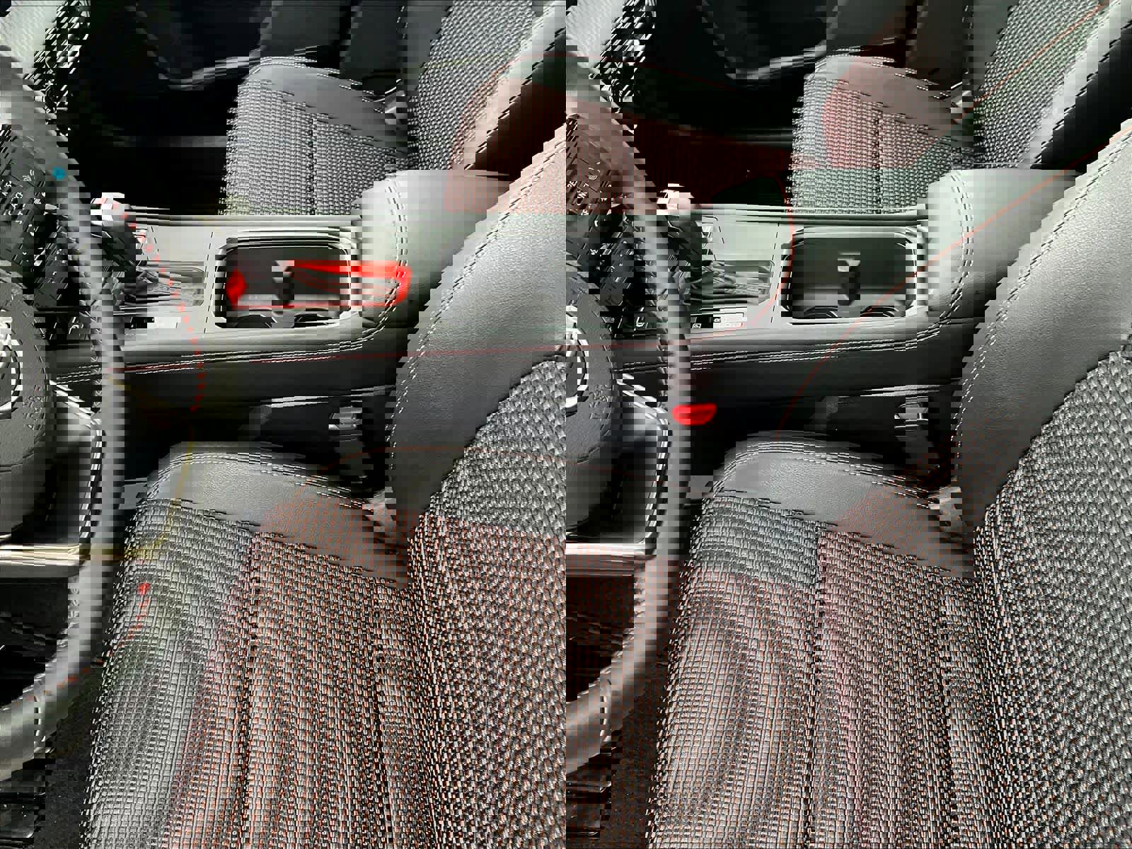 Used 2025 Nissan Kicks SR w/ SR Premium Package image 20