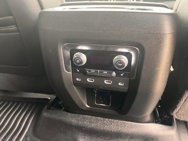 Used 2024 GMC Yukon XL Denali Ultimate image 32