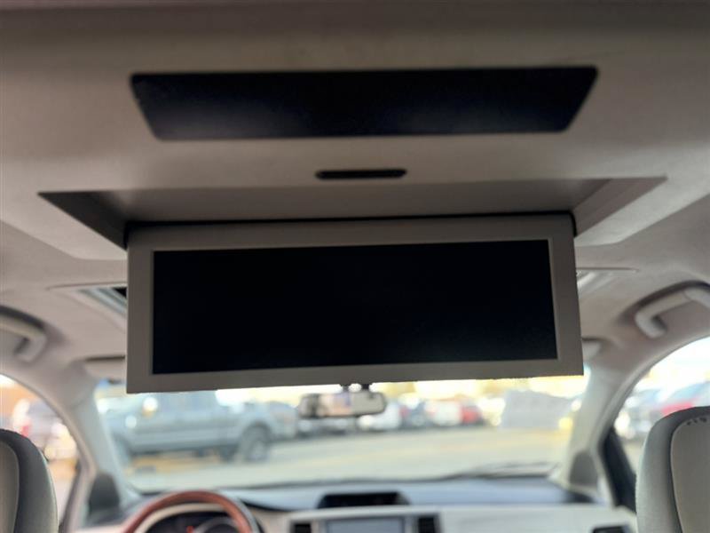 Used 2013 Toyota Sienna Limited w/ Premium Pkg FWD image 25