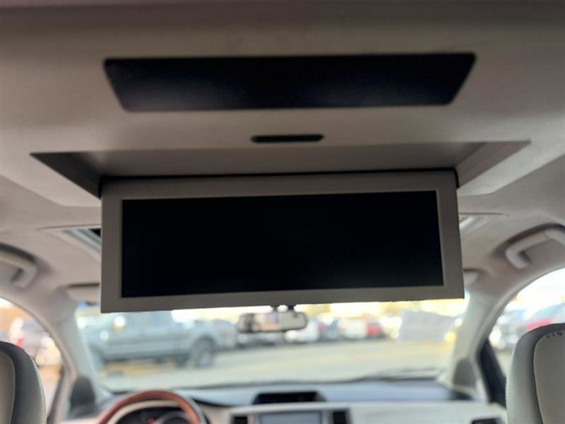 Used 2013 Toyota Sienna Limited w/ Premium Pkg image 25