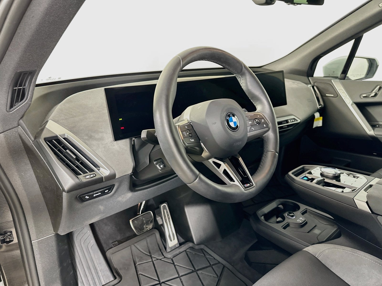 Used 2026 BMW iX xDrive60 w/ M Sport Package AWD/4WD image 32