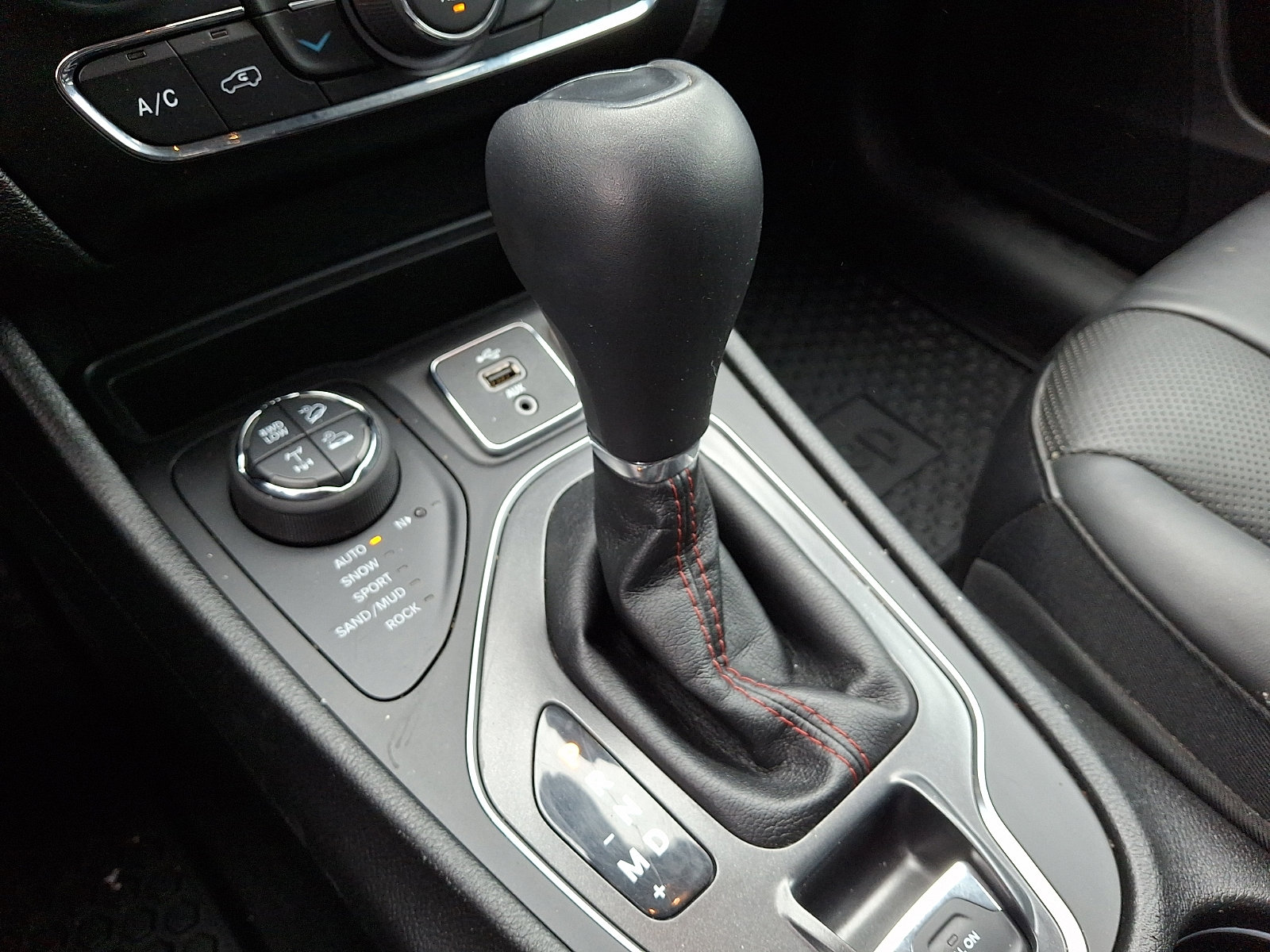 Certified 2019 Jeep Cherokee Trailhawk image 16