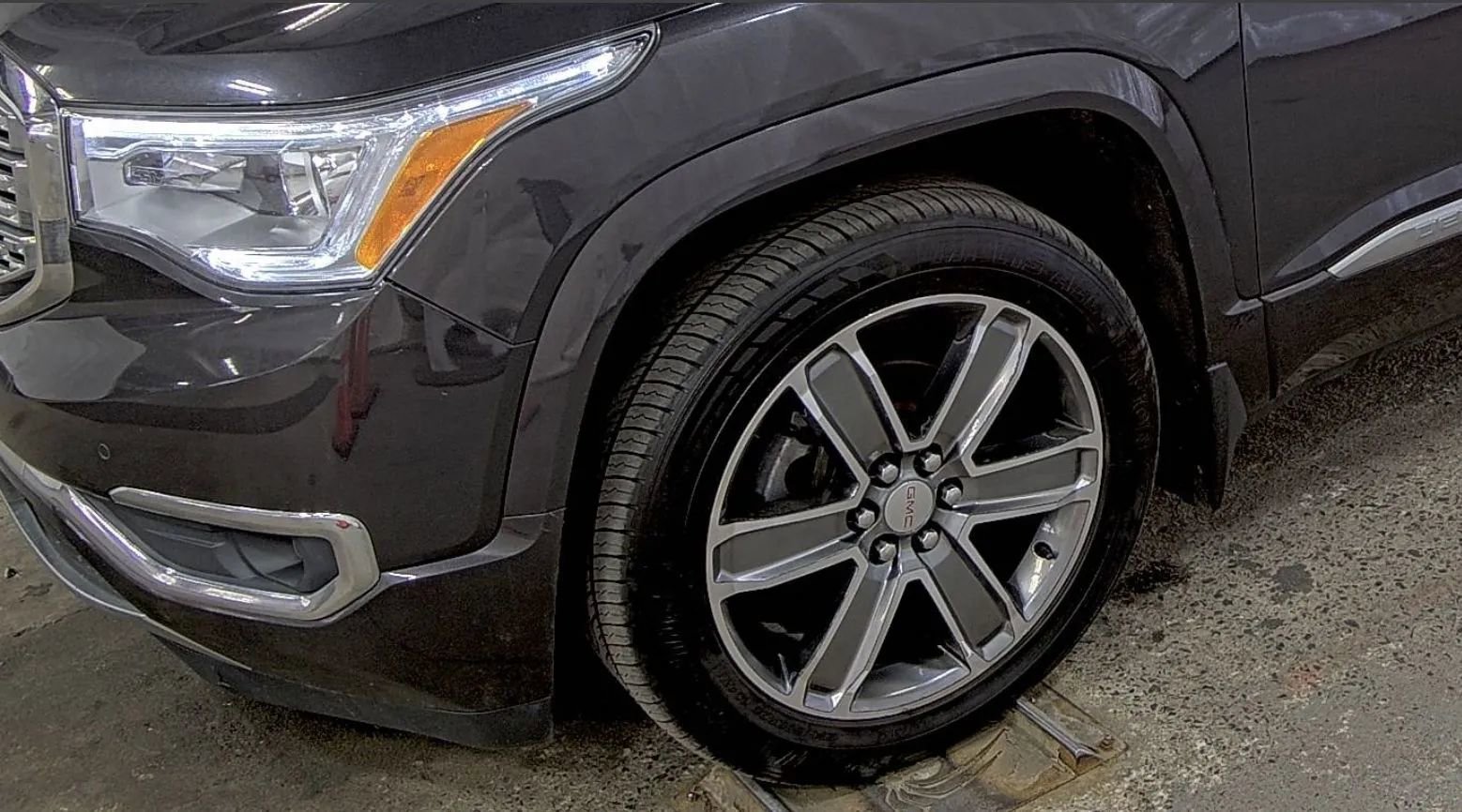 Used 2017 GMC Acadia Denali w/ Technology Package AWD/4WD image 13