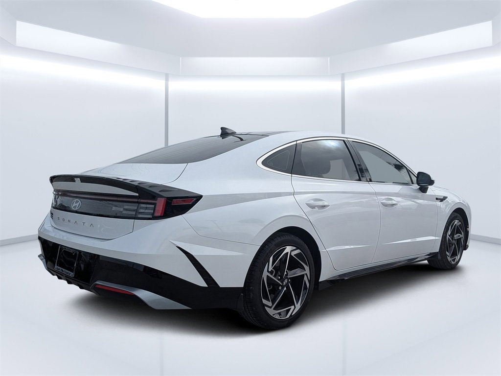Used 2024 Hyundai Sonata SEL w/ Convenience Package image 3