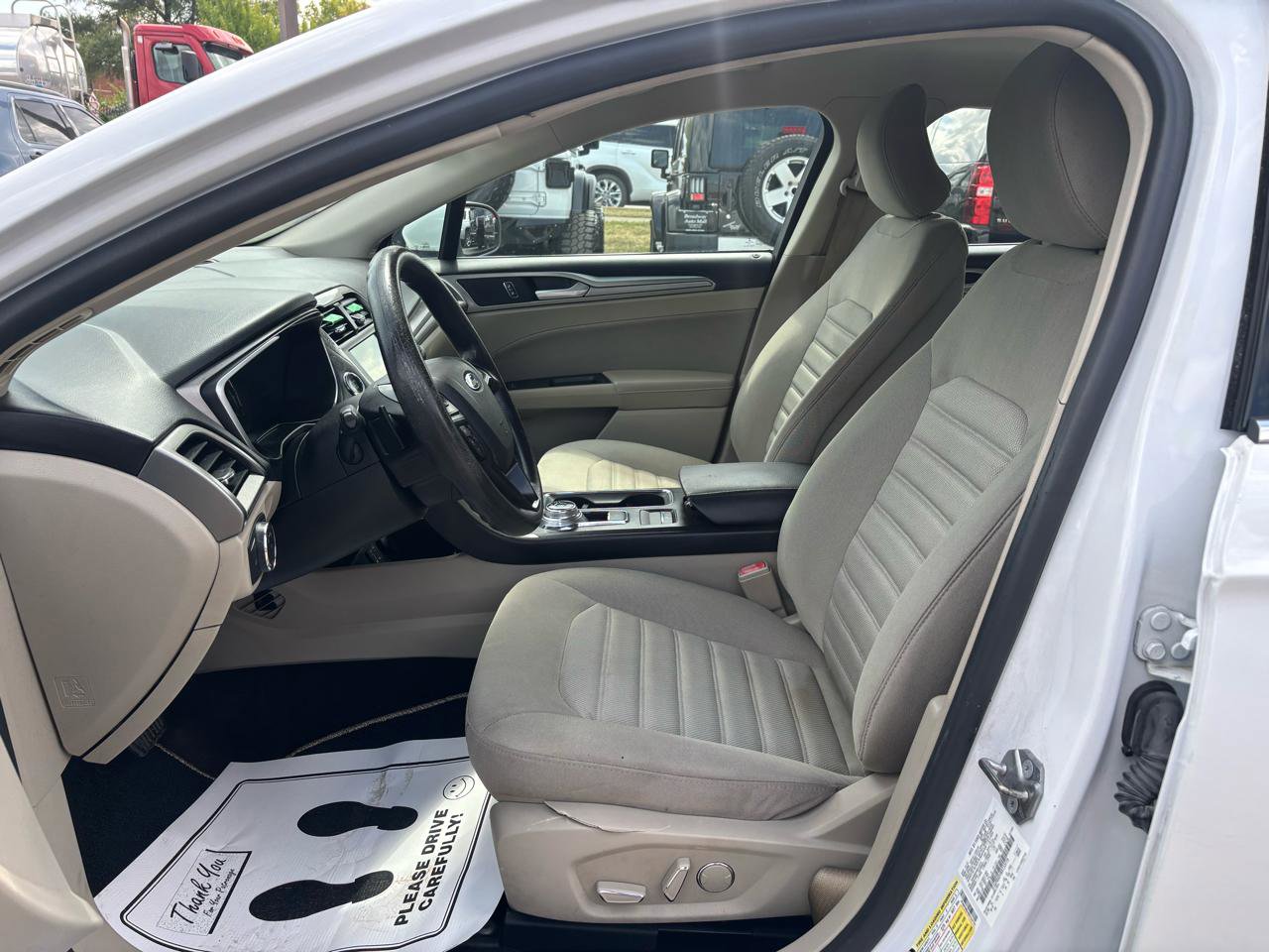 Used 2019 Ford Fusion SE FWD image 16