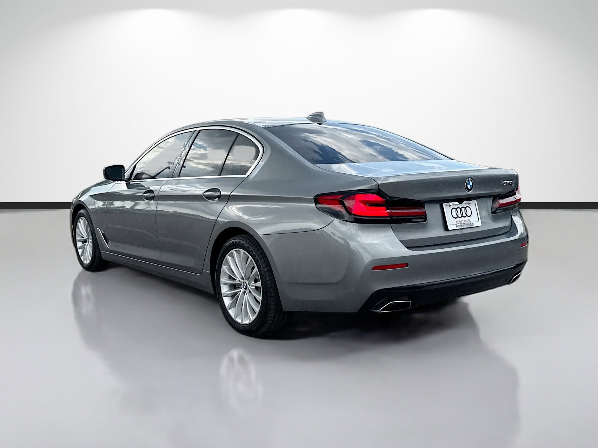Used 2023 BMW 530i w/ Premium Package RWD image 5