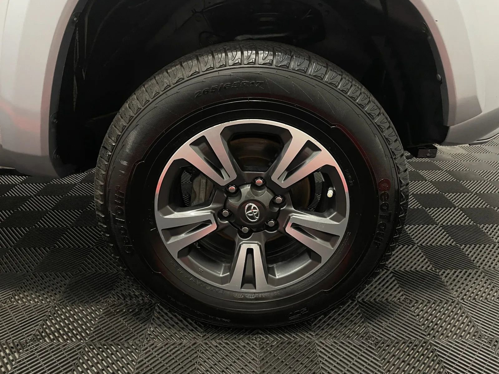 Used 2017 Toyota Tacoma TRD Sport w/ Tow Package (A/T) AWD/4WD image 17