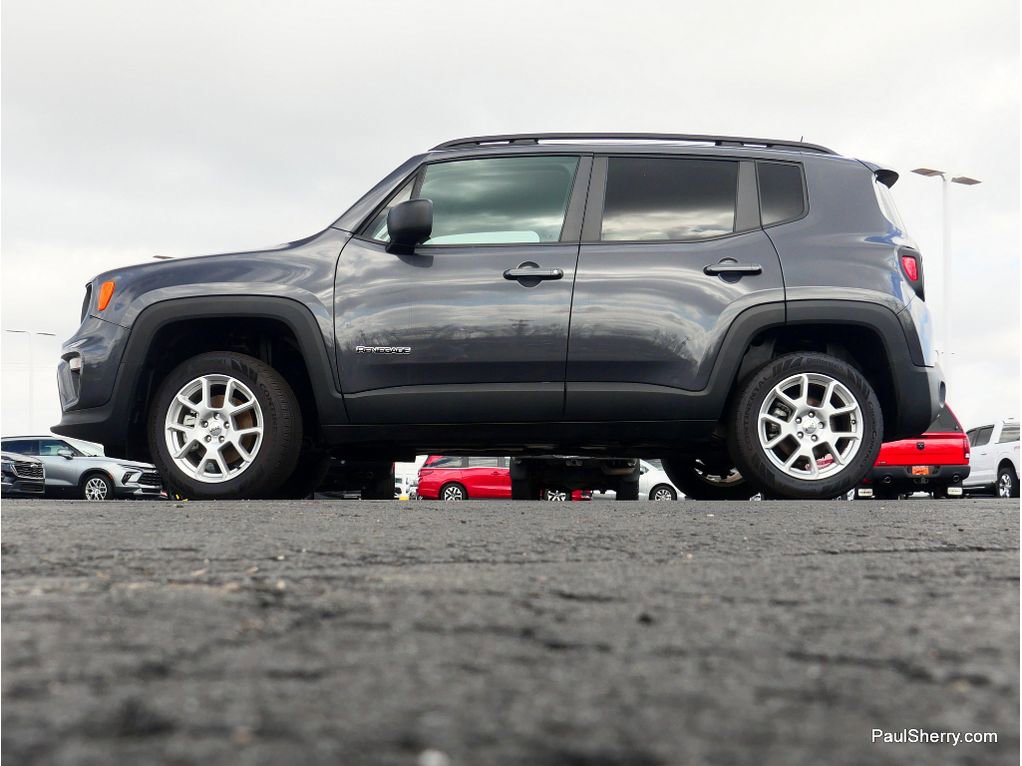 Used 2023 Jeep Renegade Latitude w/ Premium Group AWD/4WD image 15
