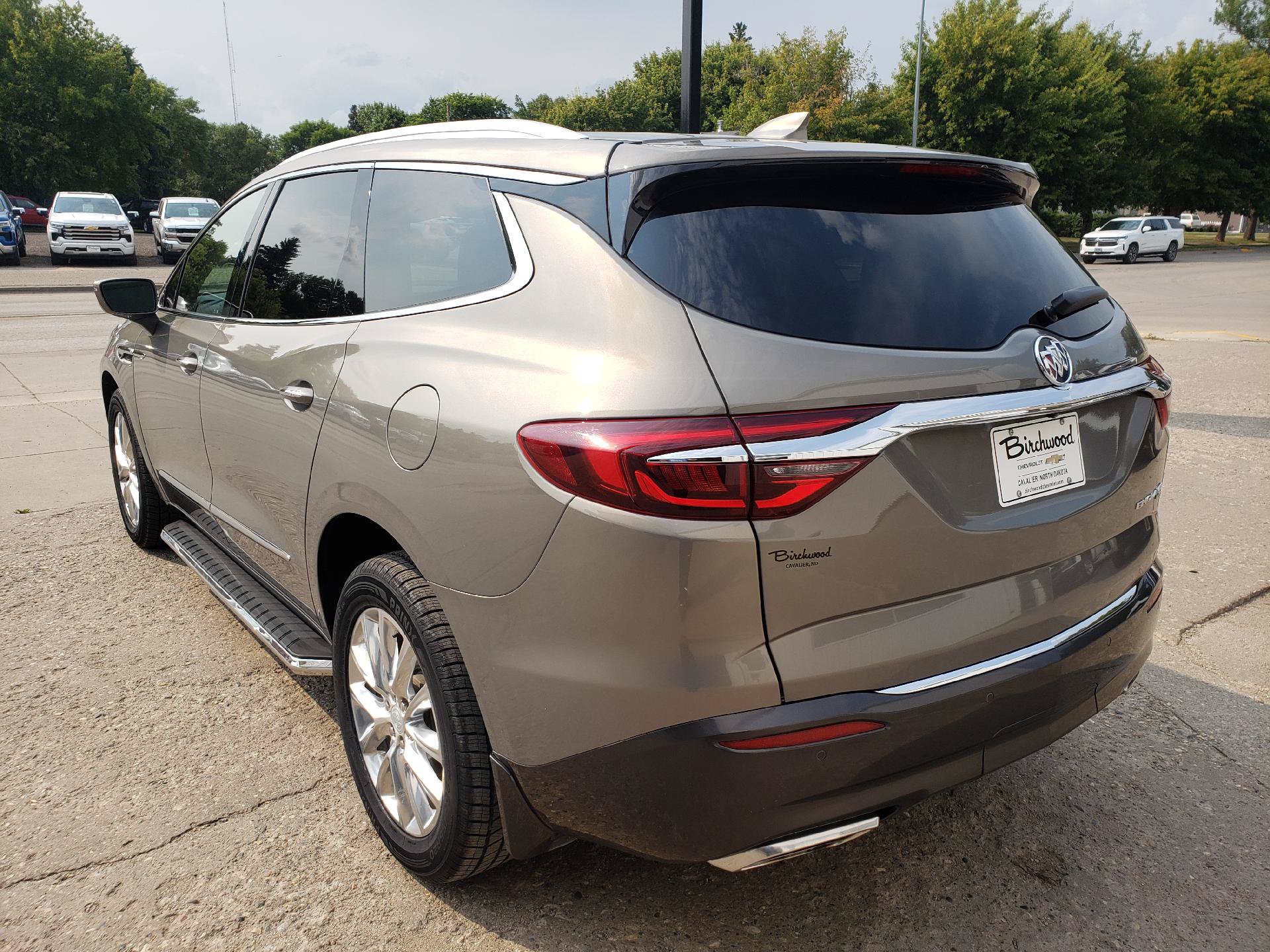 Used 2019 Buick Enclave Essence AWD/4WD image 3