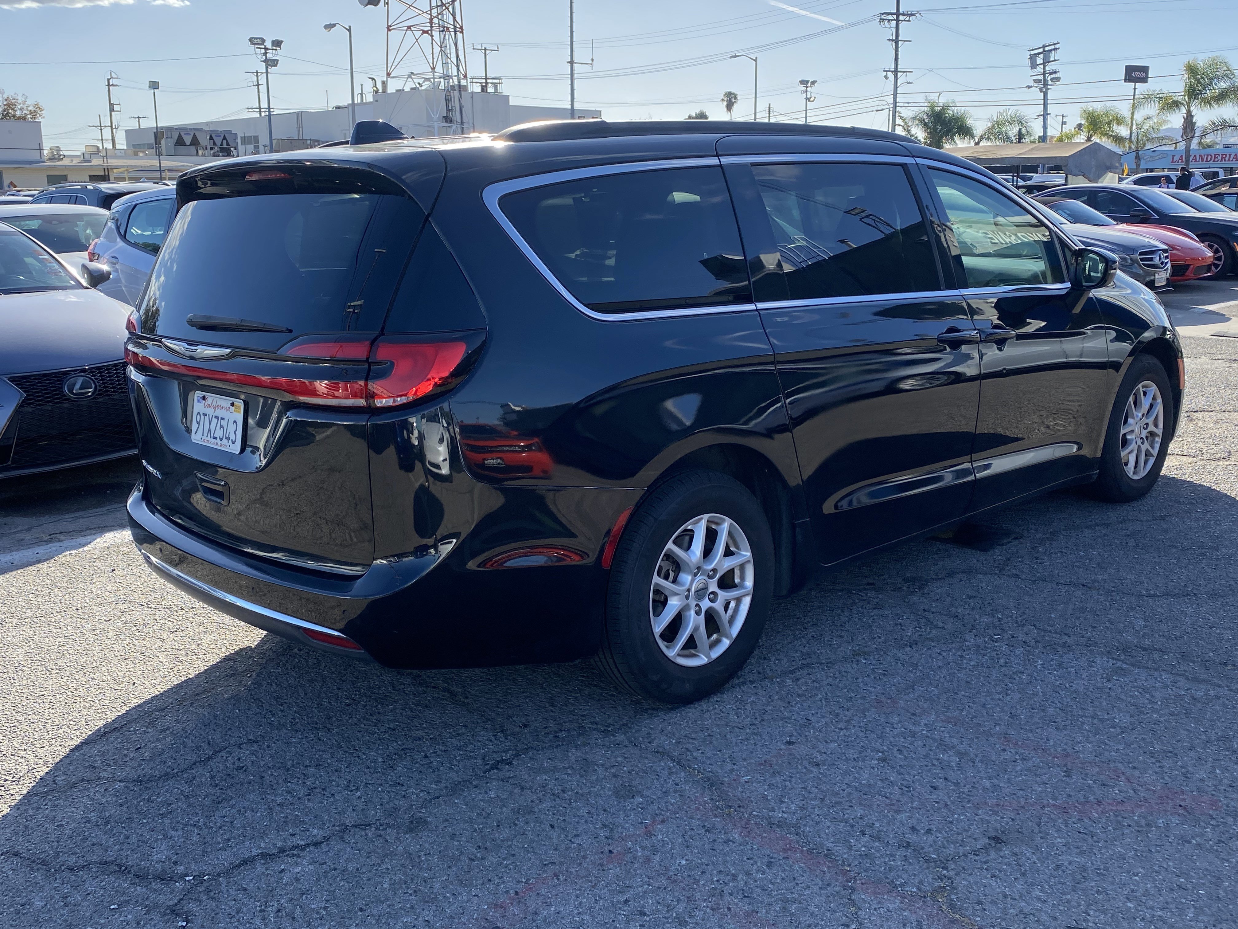 Used 2022 Chrysler Pacifica Touring-L FWD image 8