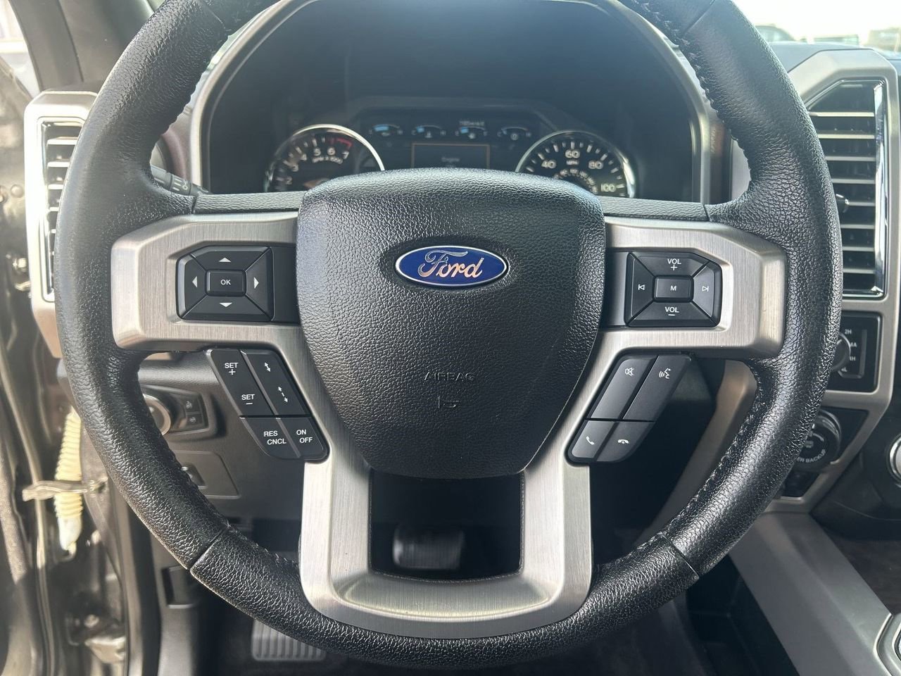 Used 2016 Ford F150 Platinum w/ Equipment Group 701A Luxury image 20